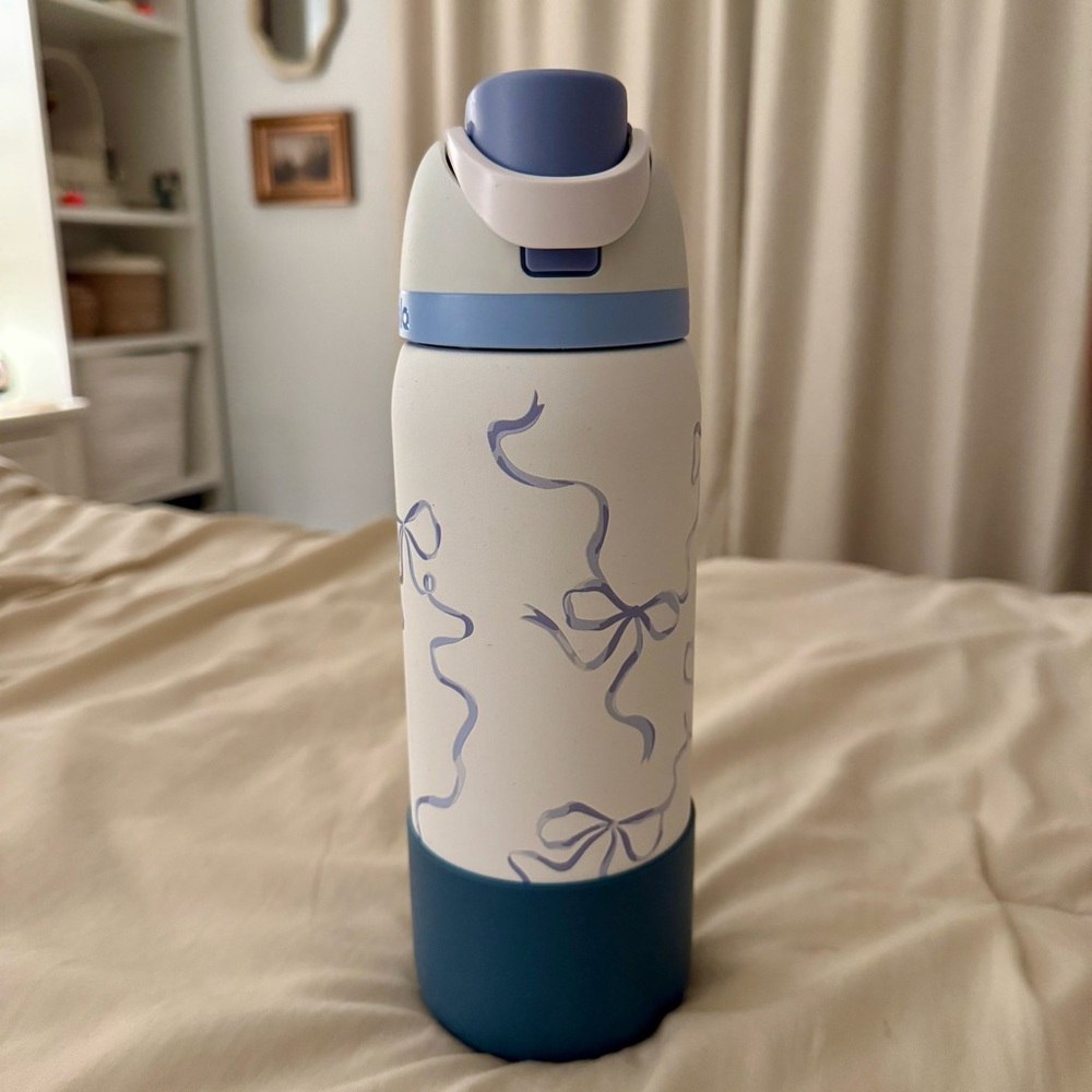 Limited Edition Owala 32oz Bow Tumbler w/ Owala Boot Bottom Included